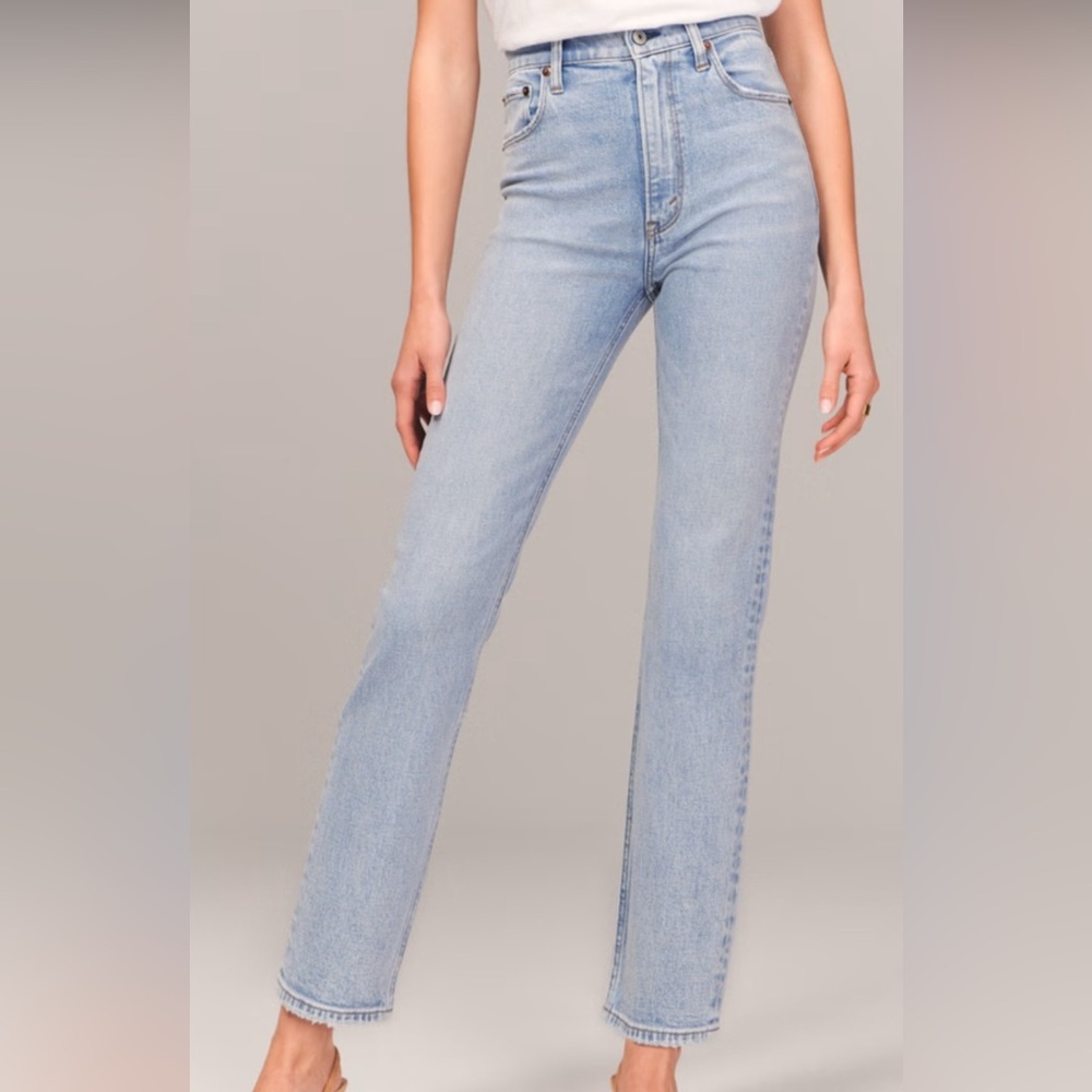 Abercrombie & Fitch Women’s Light Blue Straight Ultra High Rise Jeans Size 31/12
